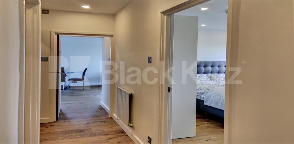 			UNDER OFFER  (Includes Water Rates). , 1 Bedroom, 1 bath, 1 reception Apartment			 Denning Point. Commercial Street., Aldgate 